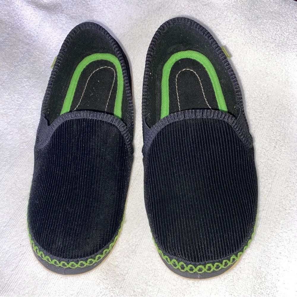 Kids Foamtreads Black Slippers Boys Size 2 !